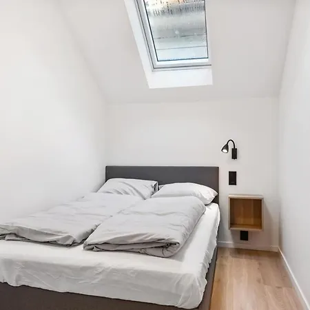 Newly Renovated In The Heart Of Center Lägenhet